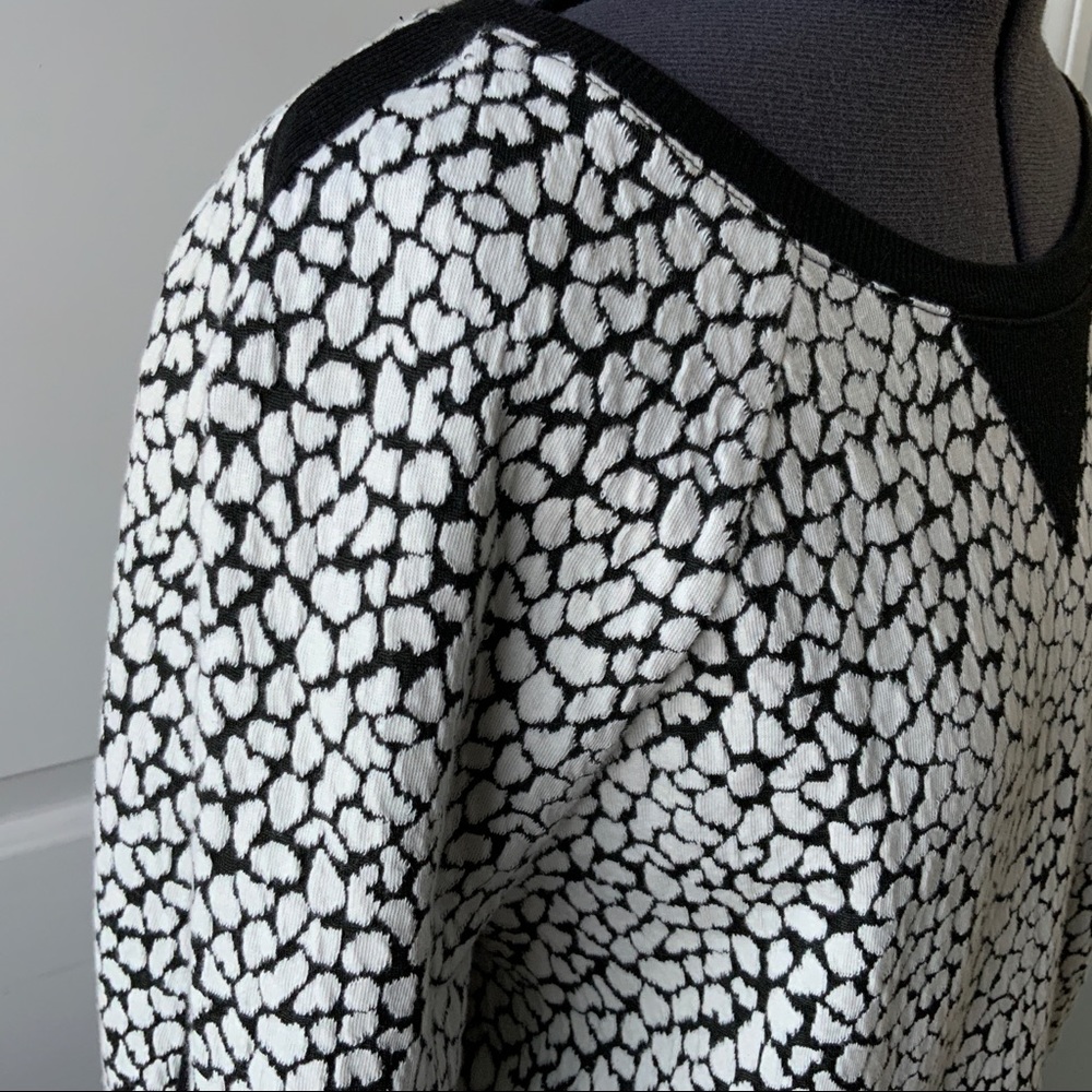 Apt. 9 Black And White Textured Pattern Top Euc - image 8